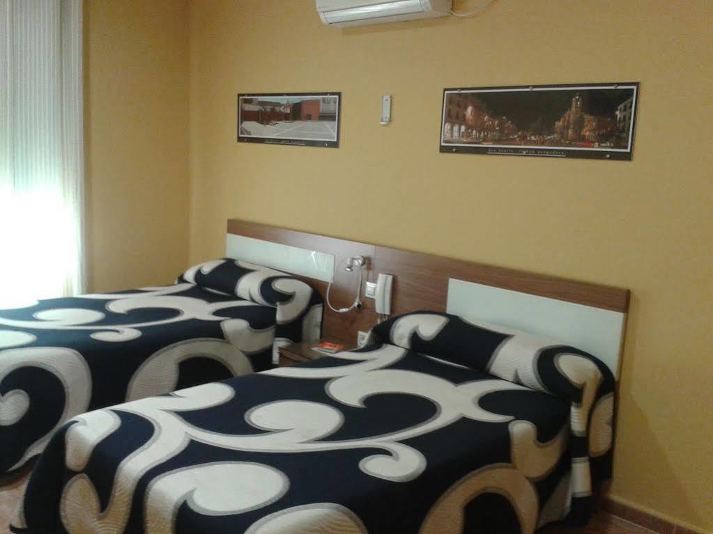 Hostal Restaurante El Paraiso Don Benito Εξωτερικό φωτογραφία